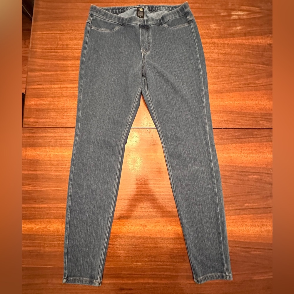 June & Daisy ladies leggings size medium.